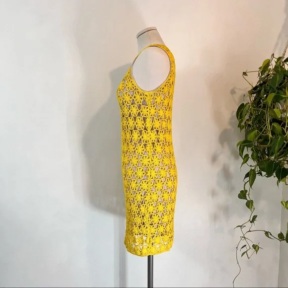 Diane Von Furstenberg - Yellow Crochet Sleeveless Sheath / Bodycon Dress - Picture 3 of 6